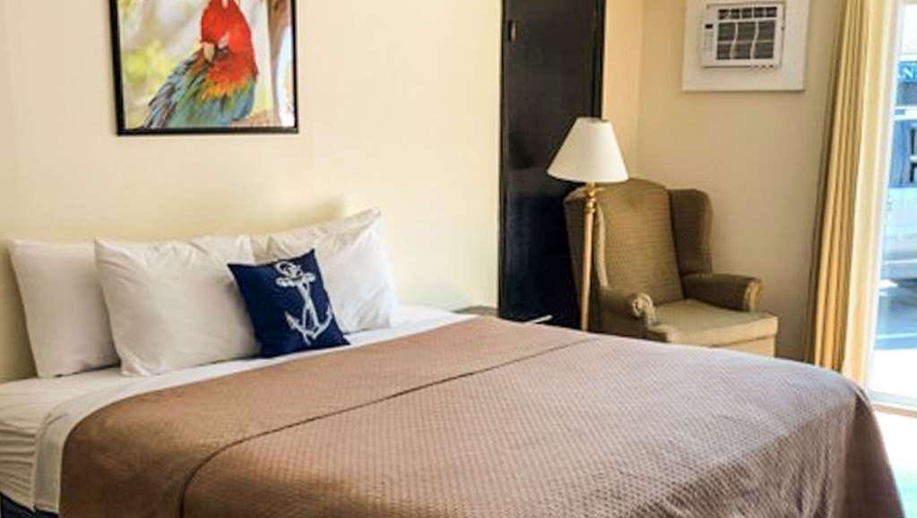 Colonial Hotel