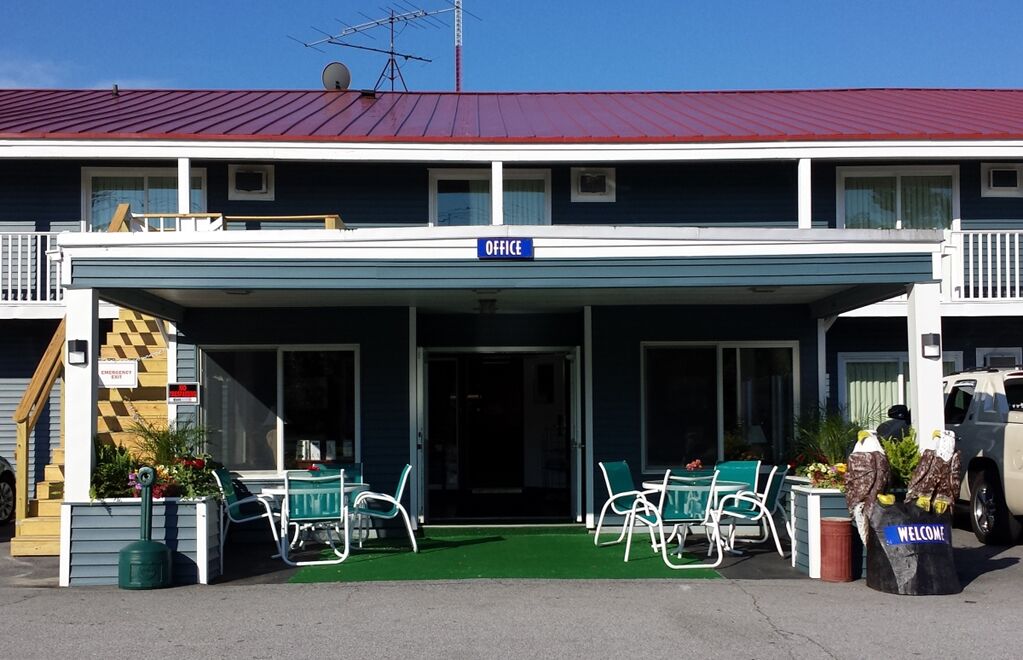 Colonial Hotel